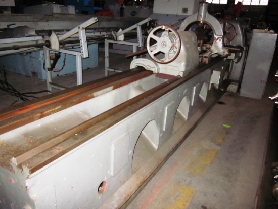 28 x 132 cc, TOS,16 Roller Steady Rest, 15 4 Jaw Chuck, Rapid Traverse