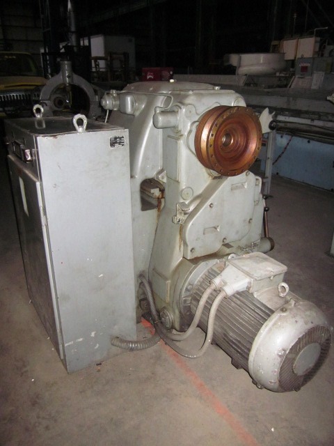 28 x 132 cc, TOS,16 Roller Steady Rest, 15 4 Jaw Chuck, Rapid Traverse