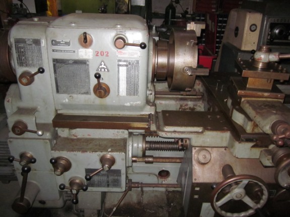 28 x 132 cc, TOS,16 Roller Steady Rest, 15 4 Jaw Chuck, Rapid Traverse