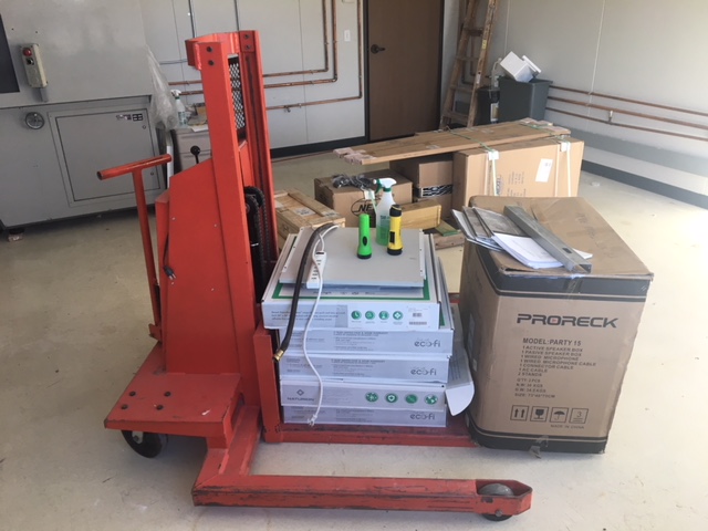 2000# Presto Lift, Mdl WPS5036-20, 2000# x 24LC, Like New, electric