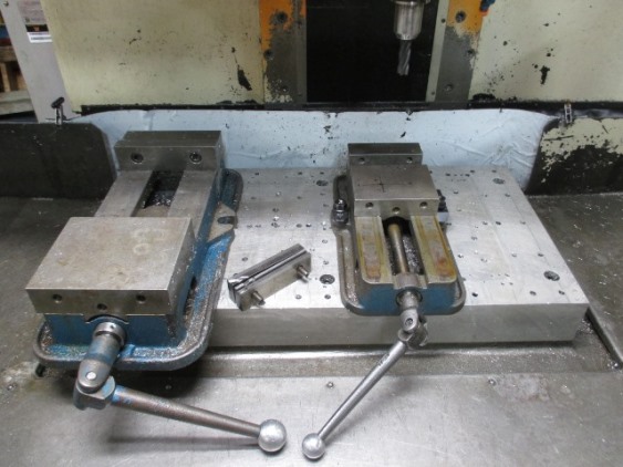 27 X, 17 Y, 17 Z, MAKINO FNC 74, FANUC OM, 7000 RPM, 20 ATC
