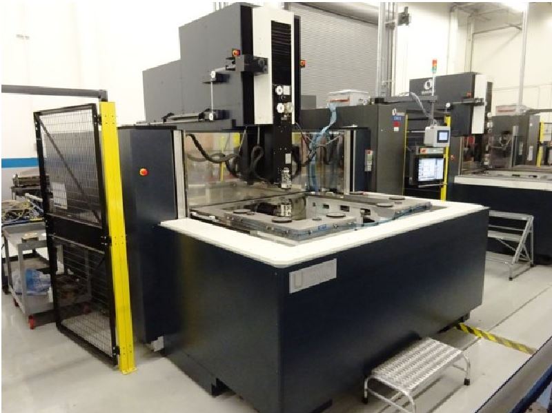 MAKINO U1310, Hyper 1, 2010, 5-axis, Trvls:51.57 x 39.76 x 24.41 ; auto thread,