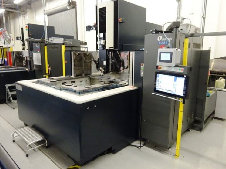 MAKINO U1310, Hyper 1, 2010, 5-axis, Trvls:51.57 x 39.76 x 24.41 ; auto thread,