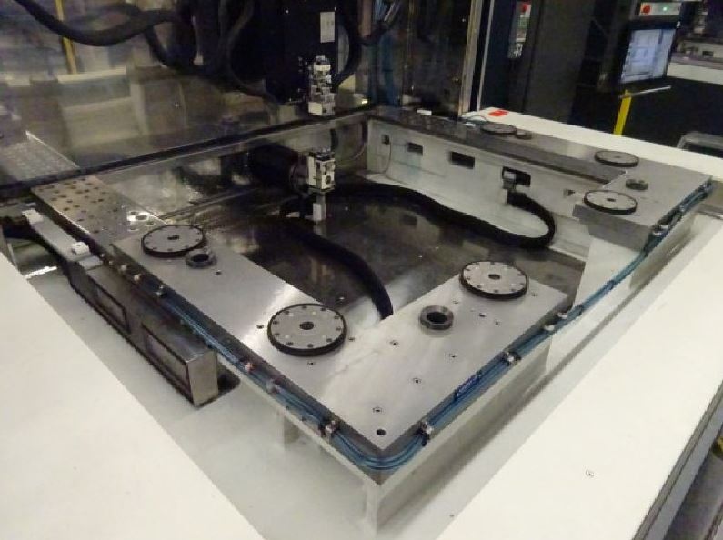 MAKINO U1310, Hyper 1, 2010, 5-axis, Trvls:51.57 x 39.76 x 24.41 ; auto thread,
