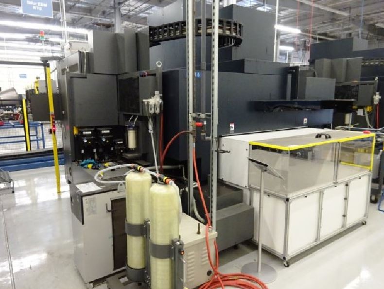 MAKINO U1310, Hyper 1, 2010, 5-axis, Trvls:51.57 x 39.76 x 24.41 ; auto thread,