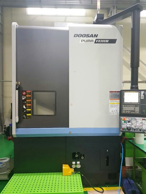 Doosan V8300M, 2019, Fanuc i, 12 Station Turret,15 , Chip Conveyor,2-SP GB,