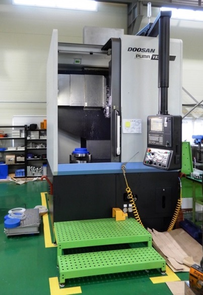 Doosan V8300M, 2019, Fanuc i, 12 Station Turret,15 , Chip Conveyor,2-SP GB,