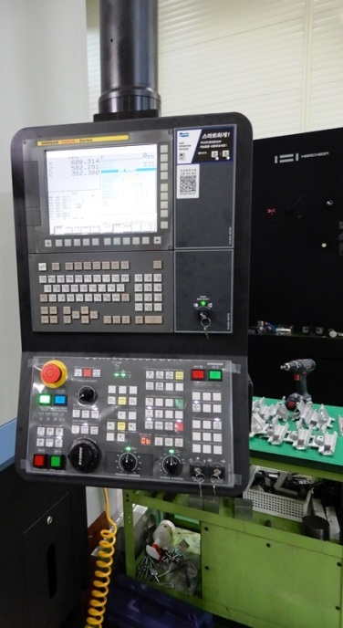 Doosan V8300M, 2019, Fanuc i, 12 Station Turret,15 , Chip Conveyor,2-SP GB,