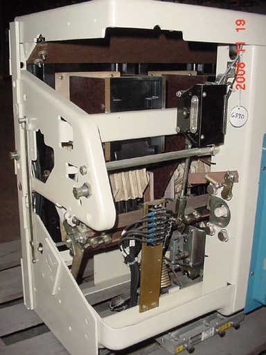 4000 Amp, GENERAL ELECTRIC, AK 3A-100, 480 V.