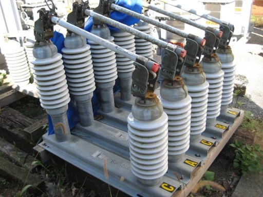 200 Amp, S & C, No. SMD-20, 34500 V., FUSED, HOOK STICK DISCONNECTS: -3