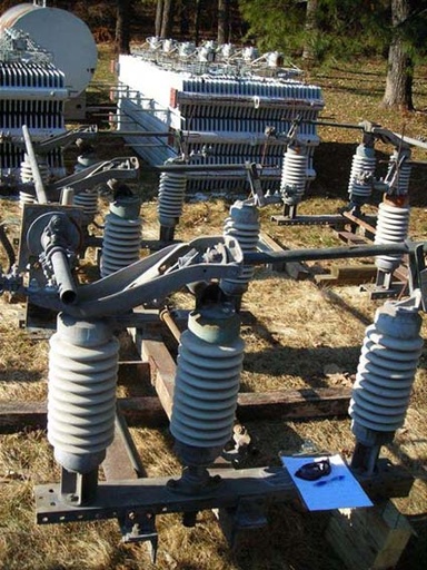 600 Amp, PORTER, No. FMK40A, 34500 V., AIR BREAK, UNDER-HUNG MOUNTED