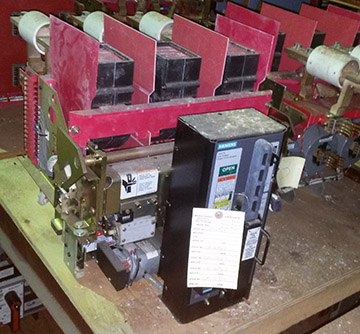 800 Amp, SIEMENS, RLF-800, 600 V., E/O, D/O, 120 VAC MOTOR, CLOSE, TRIP