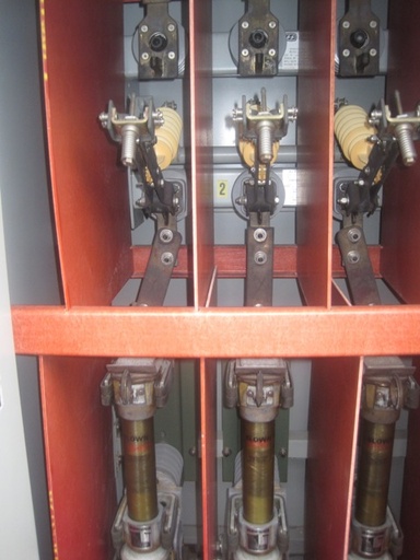 600 Amp, EEI, No. AUTO JET, 4800 V., FUSED, OUTDOOR HOUSED, SWITCH:1