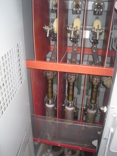 600 Amp, EEI, No. AUTO JET, 4800 V., FUSED, OUTDOOR HOUSED, SWITCH:1