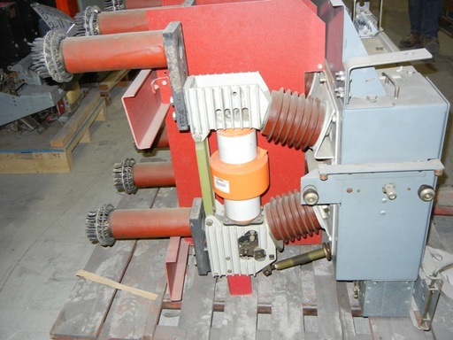 3000 Amp, SIEMENS, 3AF, 15 KV, 37 KA, VACUUM BREAKER, 125 VDC CLOSE & TRIP:1