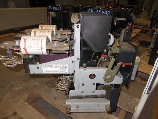 800 Amp, GE, AKR-8D-30S, 480 V., FUSED, MANUALLY OPERATED, DRAW-OUT