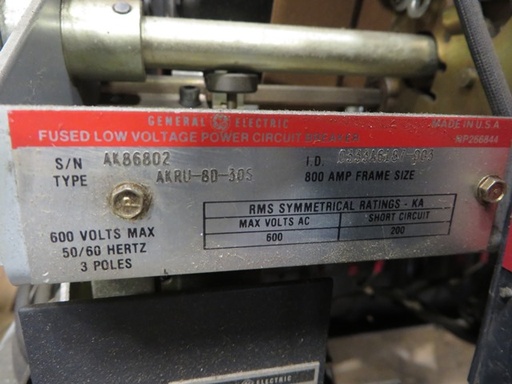 800 Amp, GE, AKR-8D-30S, 480 V.,FUSED, MANUALLY OPERATED, DRAW-OUT:1
