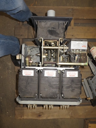 1600 Amp, GE, AKR-8D-50, 480 V., MANUALLY OPERATED, DRAW-OUT