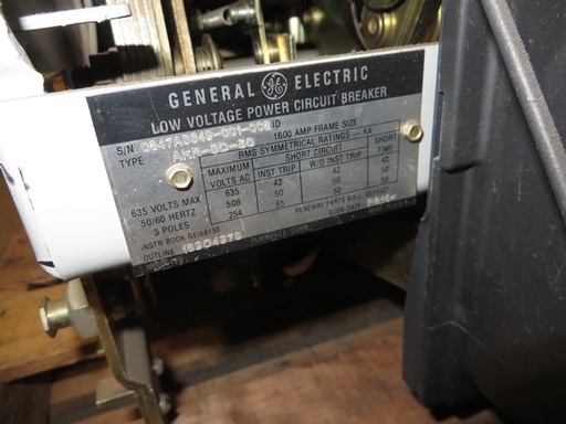 1600 Amp, GE, AKR-8D-30S, 480 V., MANUALLY OPERATED, DRAW-OUT