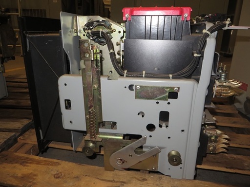 1600 Amp, GE, WAVEPRO, 480 V., MANUALLY OPERATED, DRAW-OUT