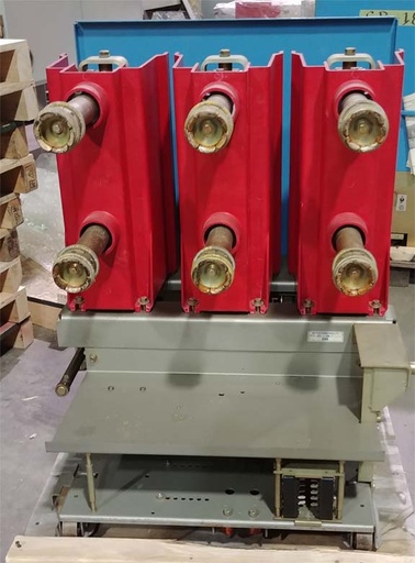 1200 Amp, ABB, 15VHK500, MODEL 20, 15 KV, 1990, 48 VDC, 115 VAC MOTOR:1