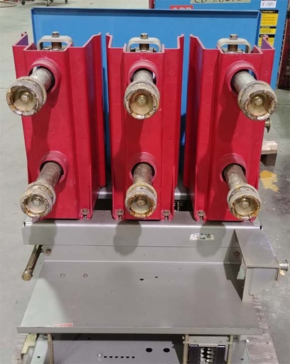 1200 Amp, ABB, 15VHK500, MODEL 20, 15 KV, 1990, 48 VDC, 115 VAC MOTOR:1