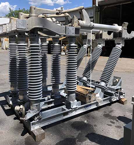 4000 Amp, PASCOR ATLANTIC, No. TTR-6V, 138000 V, VERTICAL MT, V-SLANT