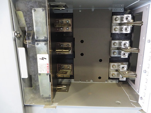 2000 Amp, SIEMENS, V7H3605, 480 V., INDOOR, SWITCHBOARD W/4 X 600 AMP SWITCHES