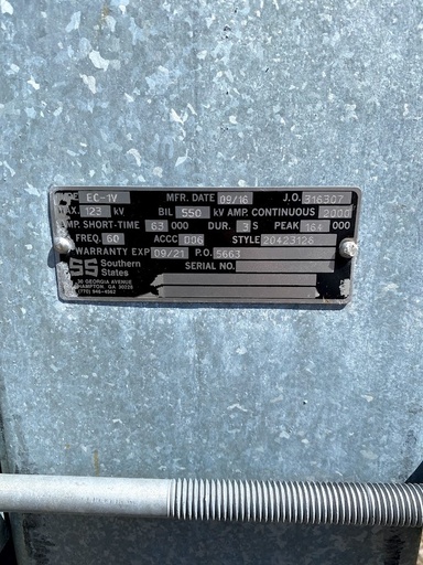 2000 Amp, SOUTHERN STATES, No. EC-1V, 123000 V, HORIZONTAL MOUNT, CENTER BREAK