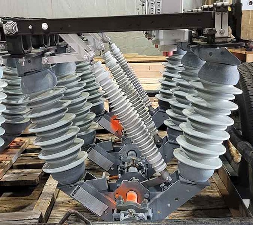 2400 Amp, S&C, TYPE 135092R1, 17000 V, GANG OPERATED AIR BREAK SWITCH