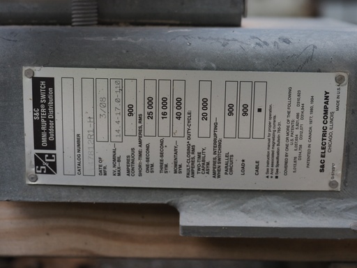 900 Amp 14.4 kV S&C Vertical Pole Mount Gang Operated Hook Stick Cat No: 147812R