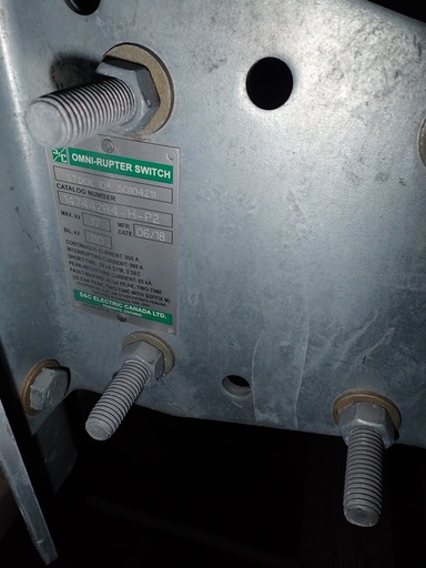 900 Amp 17 kV S&C Pole Mounted Omni Rupter Switch, Gang Operated w/Hook Stick Op