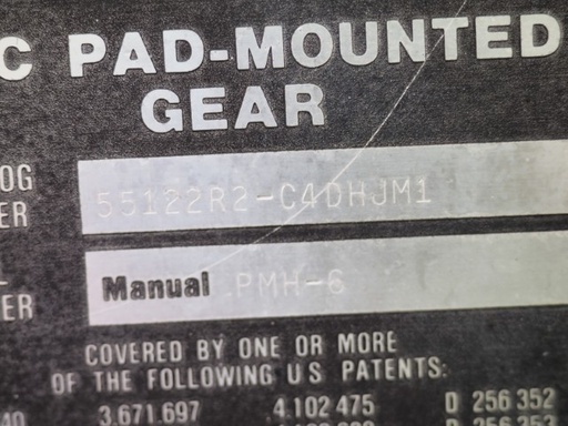 600 Amp 17 kV S&C Padmount Switch, PMH-6, Cat No 55122R2-C4DHJM1, 1 Fused, 2 Non