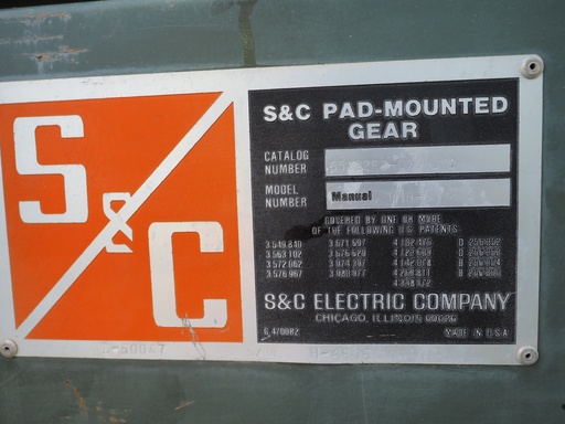 600 Amp 17 kV S&C Padmount Switch, PMH-6, Cat No 55122R2-C4DHJM1, 1 Fused, 2 No