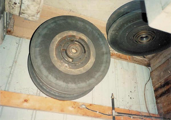 22 x 27 , Landis, No. Type C, 12 in/out (throw), 32 Dia Wheel, Reconditioned, 1981