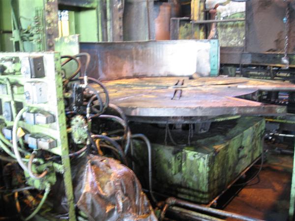 VAUGHN MODEL 84-24-60 VERTICAL DROPOFF BULLBLOCK