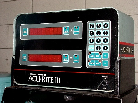 9 x 42 HURCO VERTICAL MILLING MACHINE