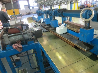 CUSTOM HYDRAULIC STRAIGHTENER