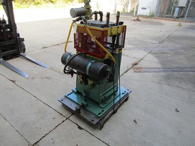 CUTOFF FOR A ROLL FORMER