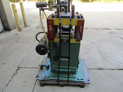 CUTOFF FOR A ROLL FORMER