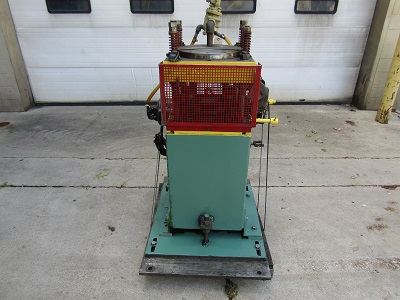 CUTOFF FOR A ROLL FORMER