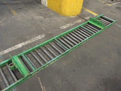 14 x 10' ROLLER CONVEYOR w/ SUPPORT STANDS