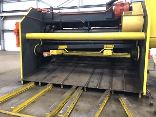 12' x 3/4 CLEVELAND SHEAR WITH ENTRY CONVEYOR & JIB CRANE