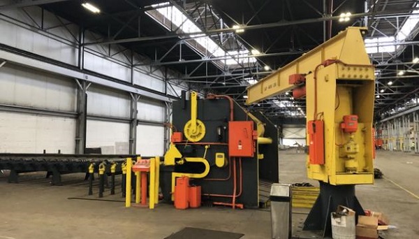 12' x 3/4 CLEVELAND SHEAR WITH ENTRY CONVEYOR & JIB CRANE