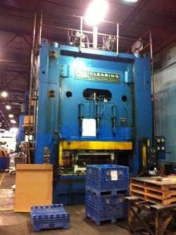 700 TON USI CLEARING HYDRAULIC PRESS