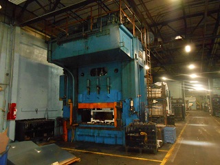 700 TON USI CLEARING HYDRAULIC PRESS