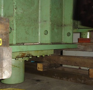 700 ton USI CLEARING HYDRAULIC PRESS