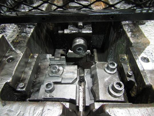 1/4 MANVILLE ROD HEADER