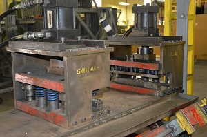 WIRE TRIMMER AND BENDER