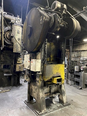 150 TON ERIE MODEL #S1-150-27-33 SSSC TRIM PRESS